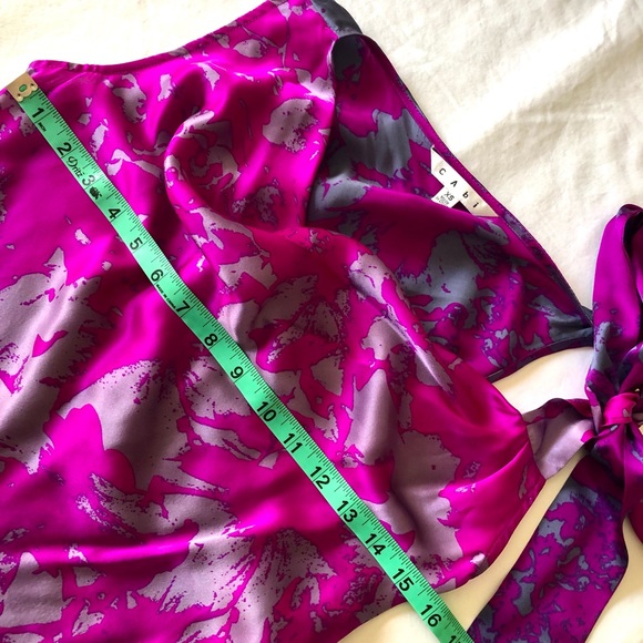 Tie sleeve 100% curve hugging abstract blouse - Picture 6 of 10